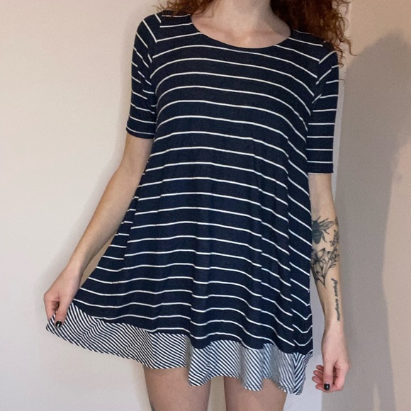 Super cute striped shift dress! From anthropology, size S - Picture 2 of 13